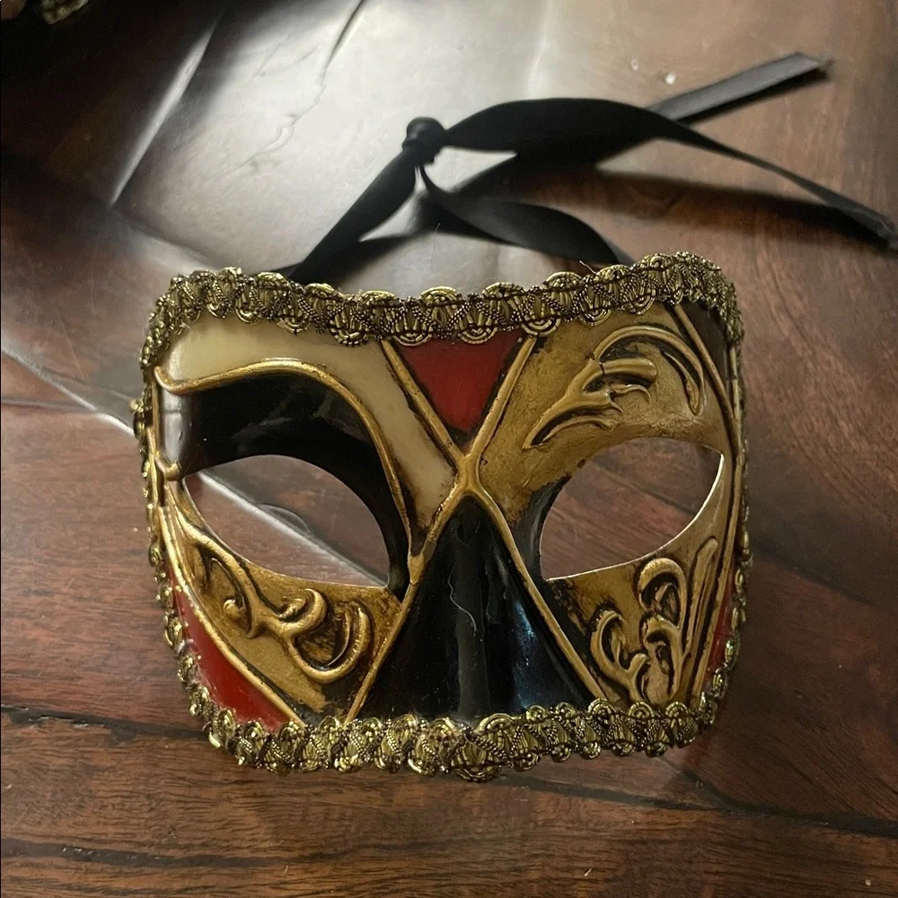 ✨Gold and Black Masquerade Mask. Authentic Venetian Mask